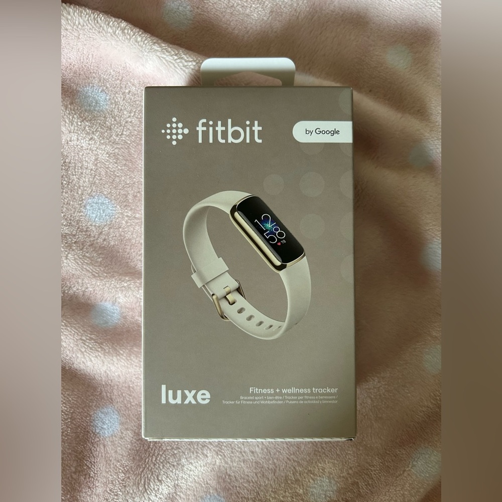BRAND NEW Fitbit Luxe Fitness + Wellness Tracker